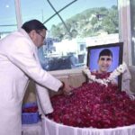 मुख्यमंत्री ने ब्लॉक प्रमुख भिकियासैंण स्व. सतीश नैनवाल को अर्पित की श्रद्धांजलि