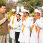 मुख्यमंत्री धामी को मुख्यमंत्री आवास में चम्पावत से आए होल्यारों ने दी होली की शुभकामनाएं