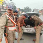 सम्पूर्ण जनपद में दून पुलिस द्वारा आकस्मिक रूप से चलाया जा रहा सघन चेकिंग अभियान, पुलिस की अलग-अलग टीमो द्वारा नगर से देहात तक आने जाने वाले सभी निजी/सार्वजनिक वाहनों की करी जा रही आकस्मिक चैकिंग