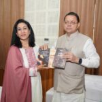 मुख्यमंत्री धामी से साहित्यकार एवं इंडो-जर्मन सांस्कृतिक संबंधों के क्षेत्र में सक्रिय डॉ. योजना साह जैन ने की शिष्टाचार भेंट