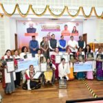 मुख्यमंत्री ने तीलू रौतेली एवं आंगनबाड़ी कार्यकत्री पुरस्कार से मातृशक्ति को किया सम्मानित, तीलू रौतेली पुरस्कार की सम्मान राशि 51 हजार से बढ़ाकर 75 हजार और आंगनबाड़ी कार्यकत्री पुरस्कार की राशि 51 हजार से बढ़ाकर 61 हजार रुपये करने की मुख्यमंत्री ने की घोषणा