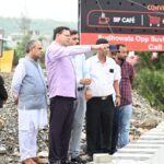 मुख्यमंत्री ने नंदा की चौकी पुल के एप्रोच रोड के पुनर्निर्माण कार्य का किया निरीक्षण