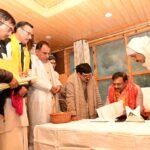 मुख्य सचिव आनंद बर्धन ने गंगोत्री धाम में की पूजा-अर्चना, व्यवस्थाओं का लिया जायजा